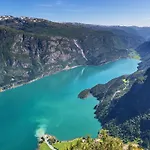 Trolltunga オッダ