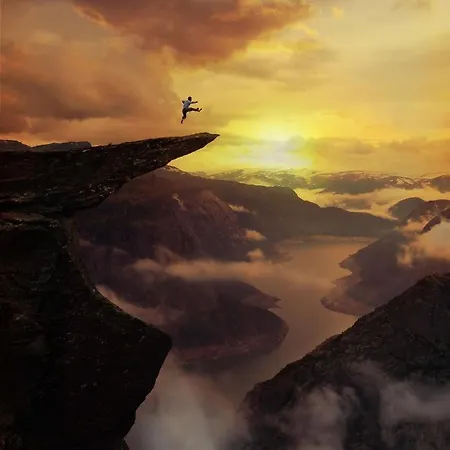 Trolltunga 3*
